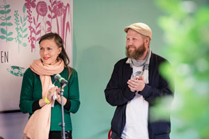 Mainostaulujen runoilijat Tiina Lehikoinen & Harri Hertell, 2018. Kuva: Eino Ansio